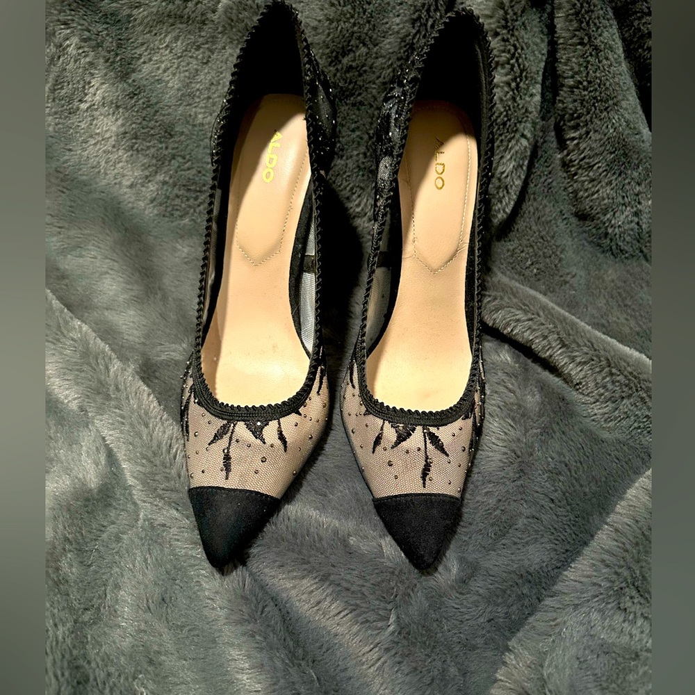 Black lace pump